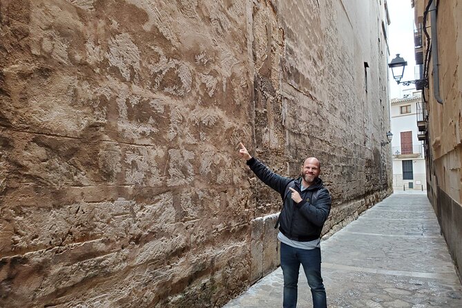 2-Hour Private Walking Tour Through Palma’s Jewish Quarter - What makes the guiding style matter here