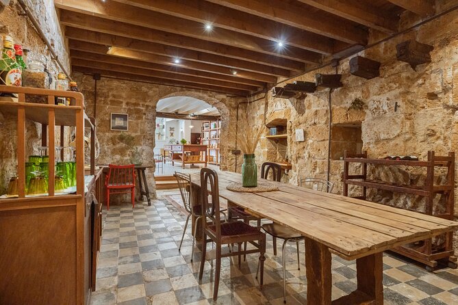 4-Hour Market Visit and Traditional Cooking Workshop in Palma - From clay pot to comfort food: the cooking workflow
