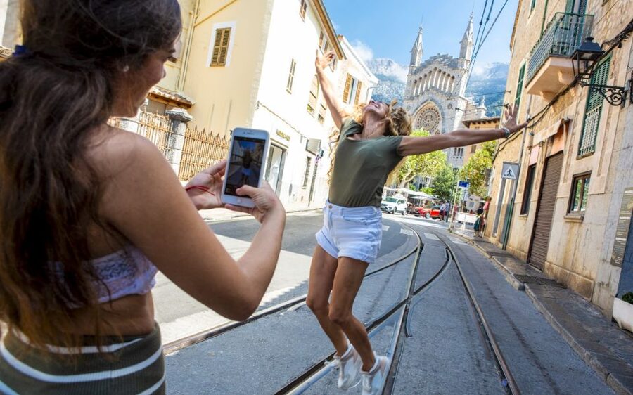 Alcudia/Marratxi: Valldemossa & Soller Tour by Tram & Bus - Should You Book the Valldemossa and Soller Tram and Bus Day Trip?