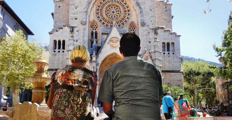 Alcudia/Marratxi: Valldemossa & Soller Tour by Tram & Bus - Soller Valley First: Train-Station Art and Modernist Sights