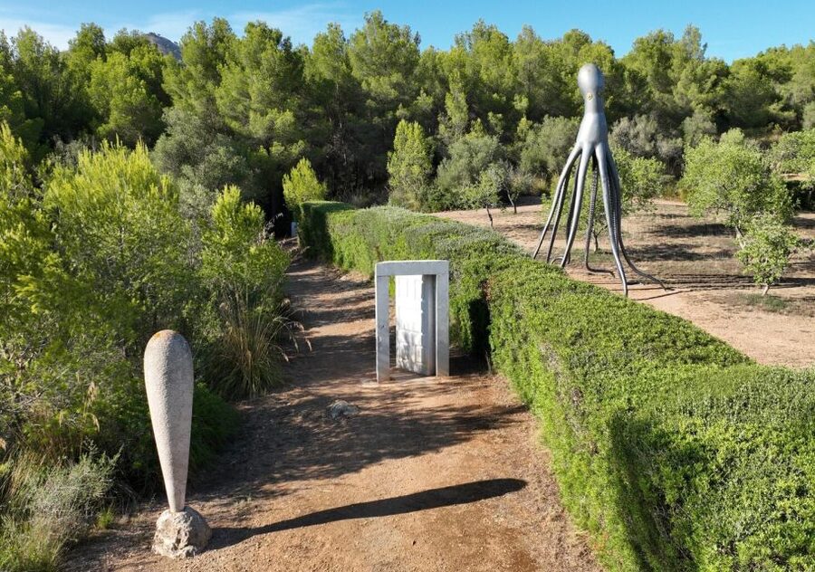 Alcudia: Museum Sa Bassa Blanca Entry Ticket - Sculpture Park, granite animal sculptures you can actually walk around