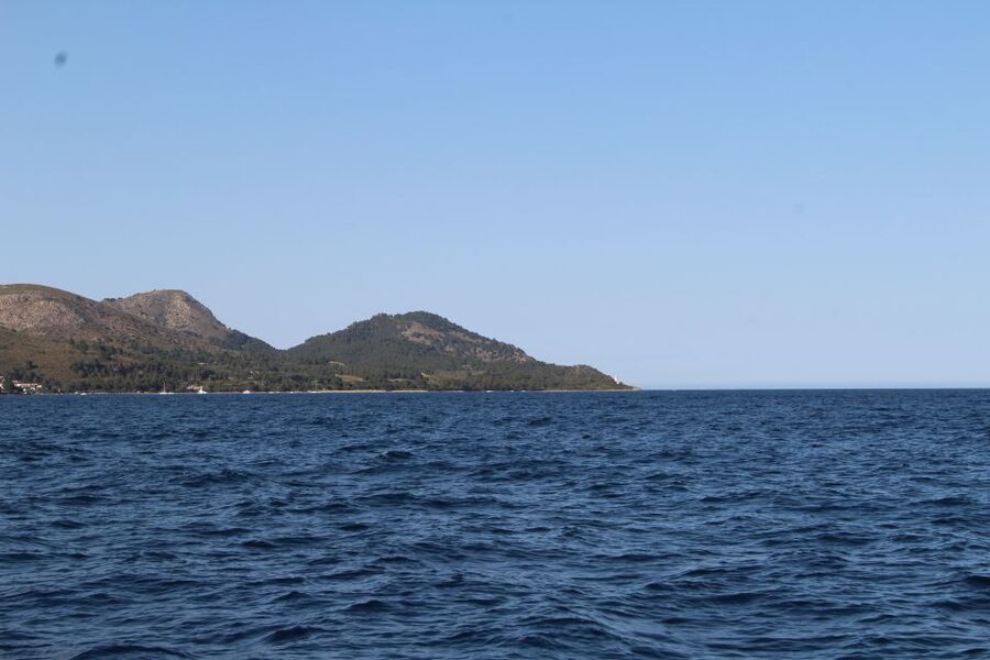 Alcudia: Private Sunset Boat Trip with Glass of Wine & Snack - Key highlights worth your attention