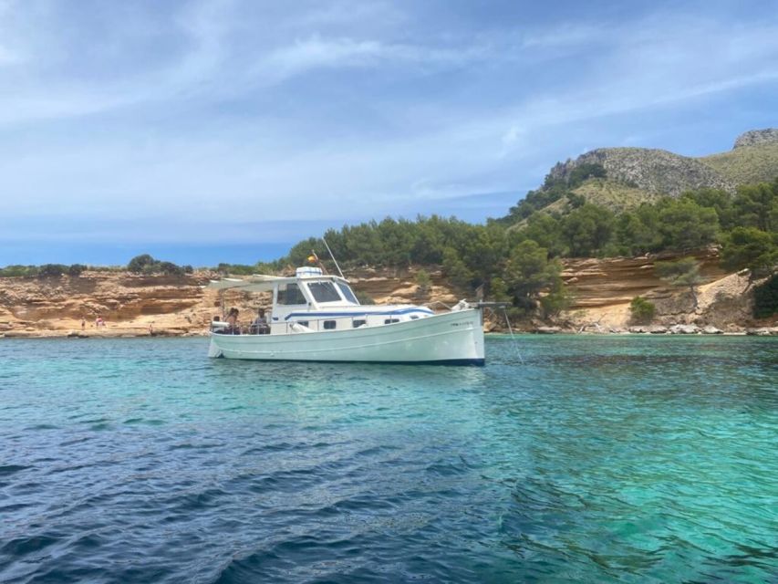 Alcudia: Private Sunset Boat Trip with Glass of Wine & Snack - A traditional llaüt sunset, built around real time at sea
