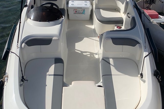 Bluemarine.me license free Bayliner Element E5 rental - Cruising the Coast: Secluded Bays, Rock Formations, and That Anchor Moment