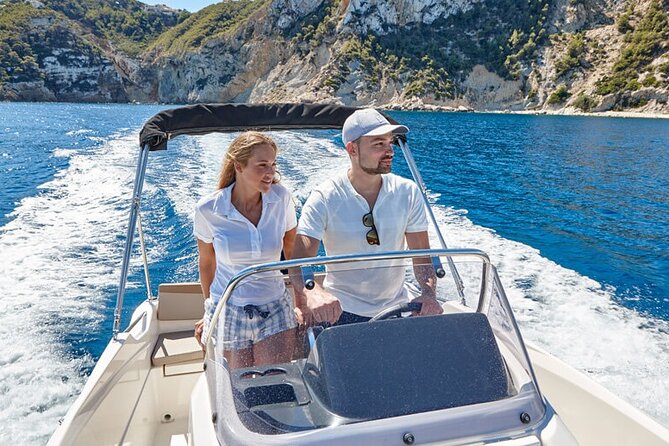 Boat rental without license - B520 'Neptuno' (5p) - Can Pastilla - Price and Real Value: What $274.03 Per Group Gets You