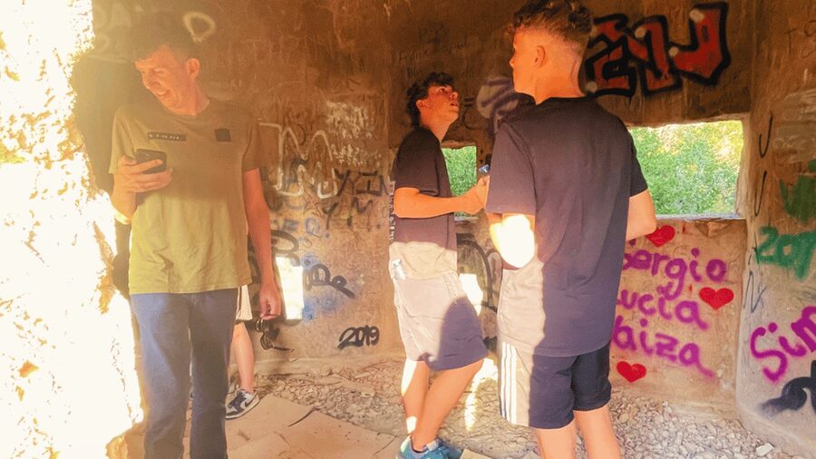 Cala Millor: "Cavemen", cave on a mountain,fun game and hike - How the game works: riddles, survival questions, and hidden Lost Places