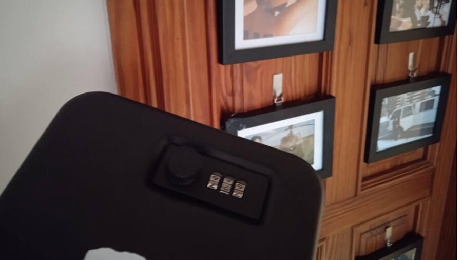 Cala Millor: Escape Room "The millionaire's villa", fun game - Inside the Villa: Searching Rooms, Garage, and the Recording Studio