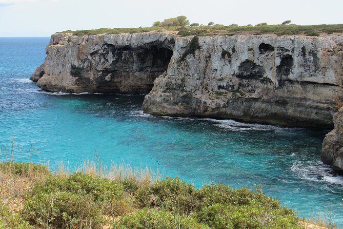 Cala Varques: Guided kayak Sea caves expedition & snorkeling - Entering Cova des Coloms and Falco Cave from the Kayak