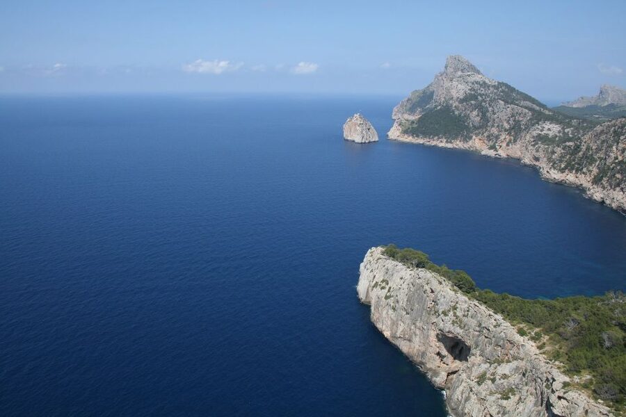 Cap de Formentor: Market, Beach, and Alcudia Tour - Port de Pollença free time: the easy, useful finish