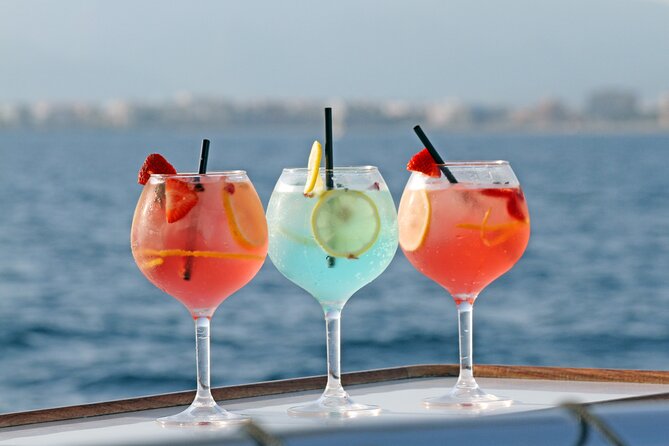 Catamaran sailing in Mallorca through the Bay of Palma with BBQ - Catamaran comfort and a real small-group feel in Palma Bay