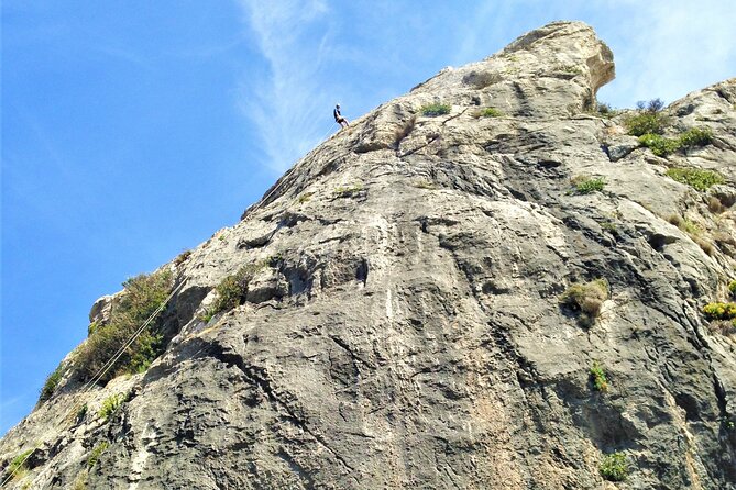 Climbing day in private tour - What the guide does during the day, beyond pointing at a rock