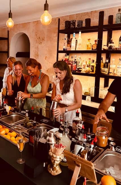 Cocktail course Mallorca - Why Cala dOr Works So Well for a Mallorca Cocktail Course
