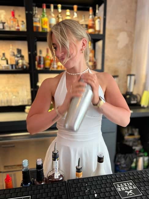 Cocktail course Mallorca - Language and Comfort: German and English Delivery