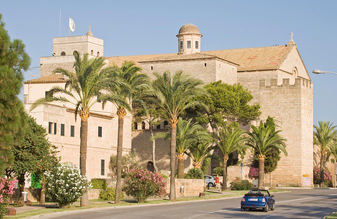 Discover Alcudia old town on a private walking tour - The 4:00 pm Start: A Sweet Spot for Photos and Atmosphere