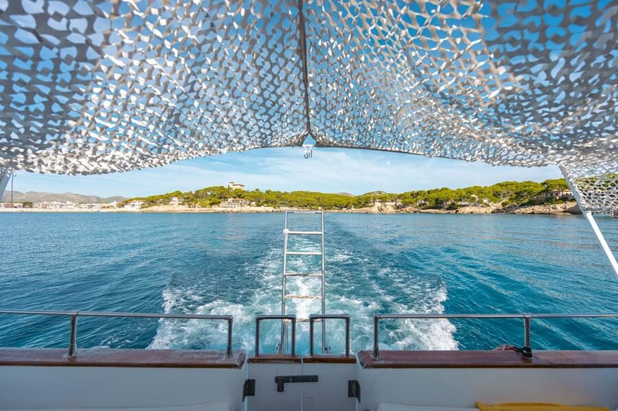 Excursión en barco por la tarde con bebidas y snacks - Should You Book This Boat Trip from Cala Ratjada?