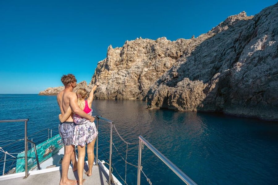 Excursión en barco por la tarde con bebidas y snacks - What the Coastline Looks Like From the Water (and Why It’s Worth the Detour)