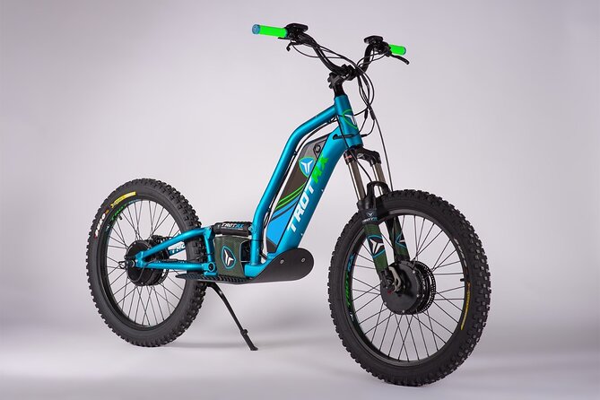 Extreme e-scooter off-road excursions - Flowy woodland riding on quiet electric power