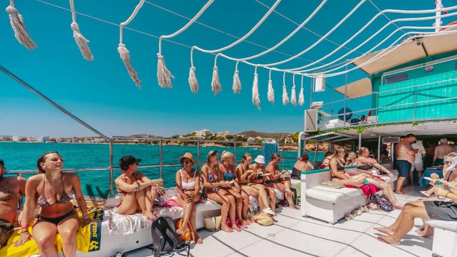 From Magaluf: Palma Bay Sightseeing Cruise with Live Music - Illetas and Punta Negra Views You Don’t Get From the Beach