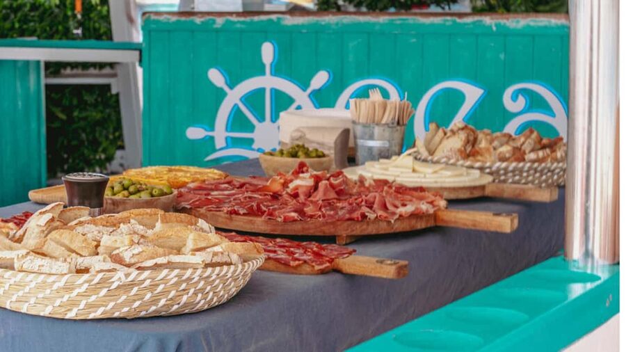From Magaluf: Palma Bay Sightseeing Cruise with Live Music - Onboard Comfort: Solarium, Lounge Areas, and Space