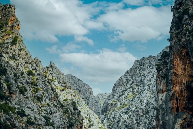 Hike the canyon of Torrent de Pareís - Entering the Gorge: Torrent de Lluc at the Bottom