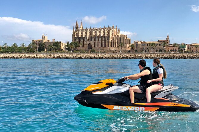 Jetski Tour to the Emblematic Palma Cathedral - Comfort Matters: Water, Showers, and Changing Rooms