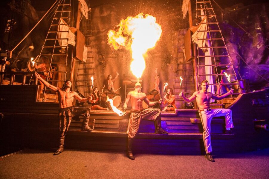 Magaluf: Pirates Adventure Dinner Show Ticket - The pirate story line: Sir Henry Morgan and Jacques Lafitte