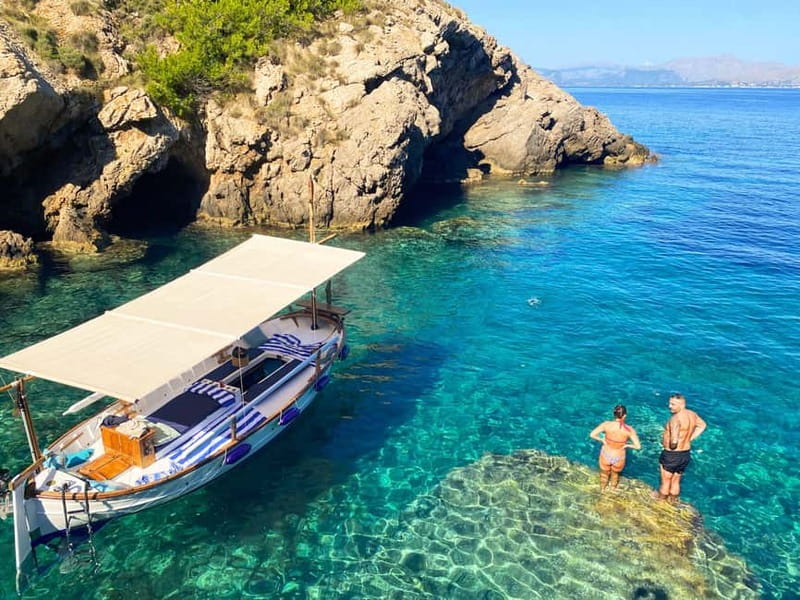 Mallorca: Alcudia: Private Boat Tour with Snorkel - Formenter Beach: scenic sailing plus another swim window