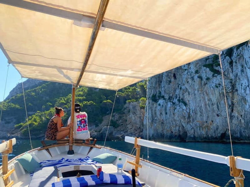Mallorca: Alcudia: Private Boat Tour with Snorkel - Drinks, local snacks, and one practical thing to confirm
