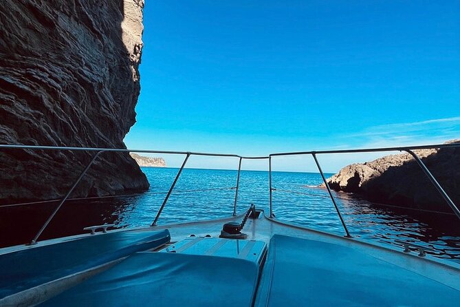 Mallorca Beach & Caves 4hr Boat Trip Drinks, Tapas, SUP & Snorkel - Crew and Service Style: Friendly, Quick, and Focused on Safety