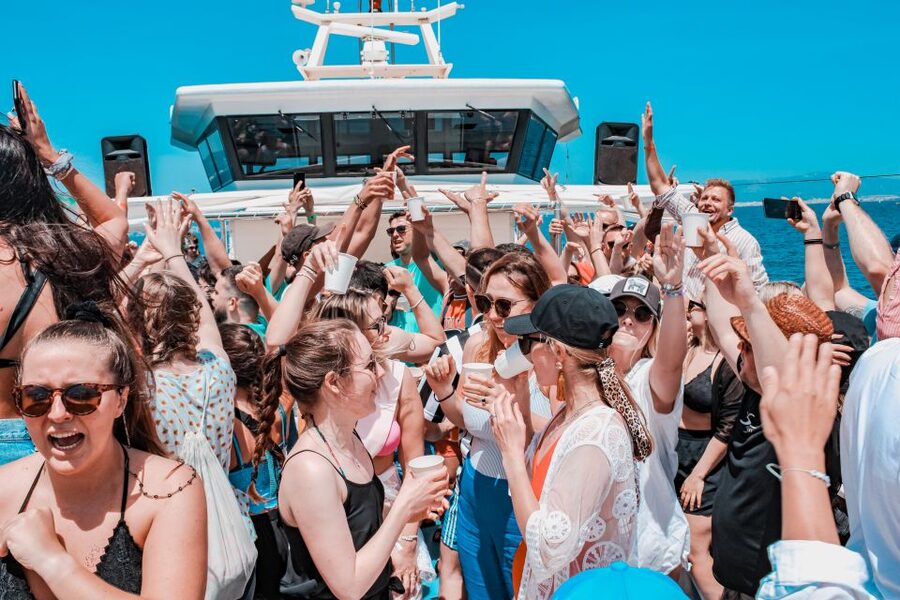 Mallorca: Boat Party with DJ, Buffet and Entertainment - Price and Value for a 3-Hour Mallorca Sea Party