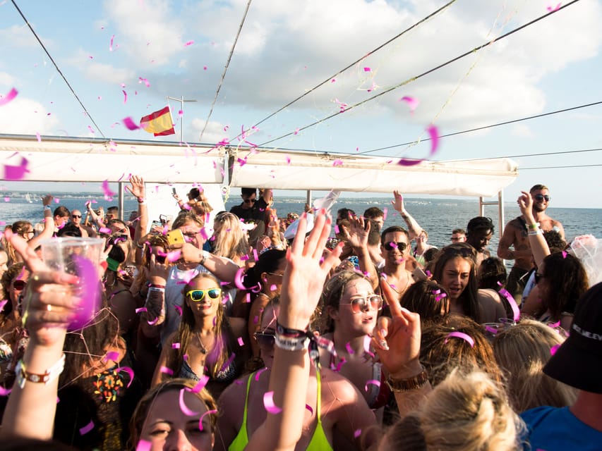 Mallorca: Boat Party with Live DJs, Lunch, & Nightclub Entry - Lunch at Sea That Actually Feeds You: Paella, Pasta Salad, Fruit