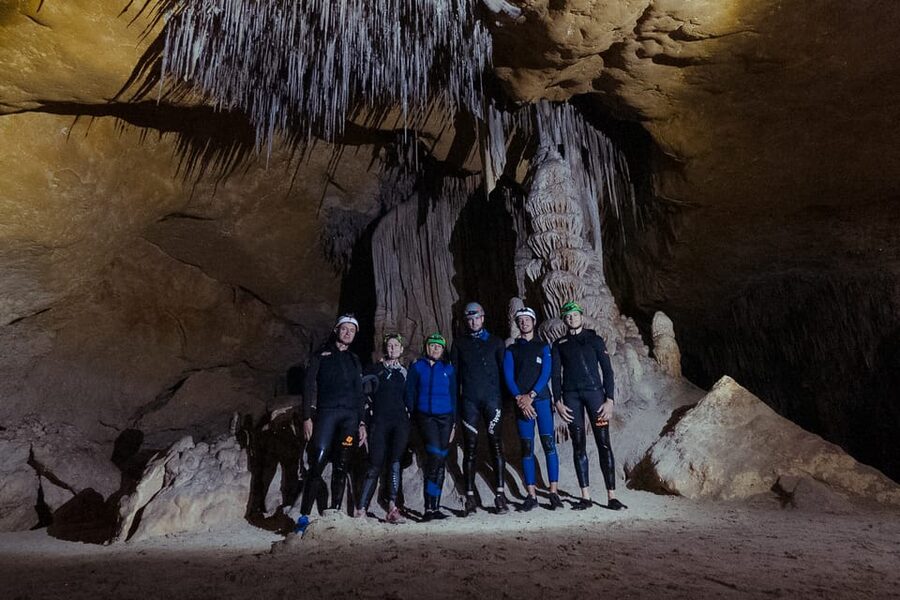 Mallorca: Cala Romántica Cliff Hike and Sea Cave Tour - Cala Romantica cliffs and pinewoods, the start that sets the tone