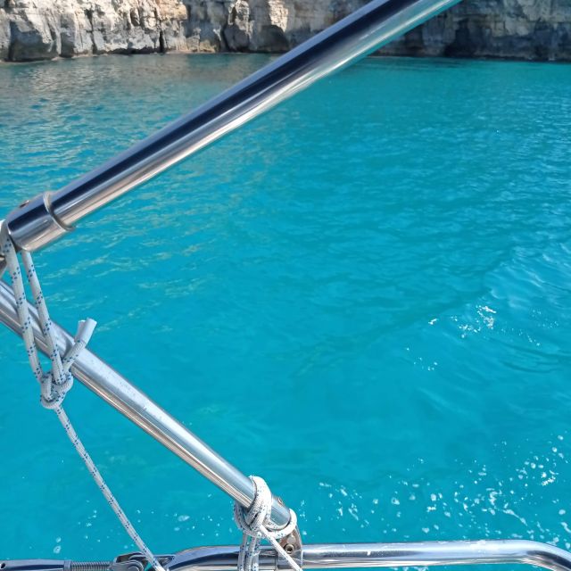 Mallorca: Cala Vella Boat Tour with Swiming, Food, & Drinks - Cala Blava: caves, photos, and quick resets