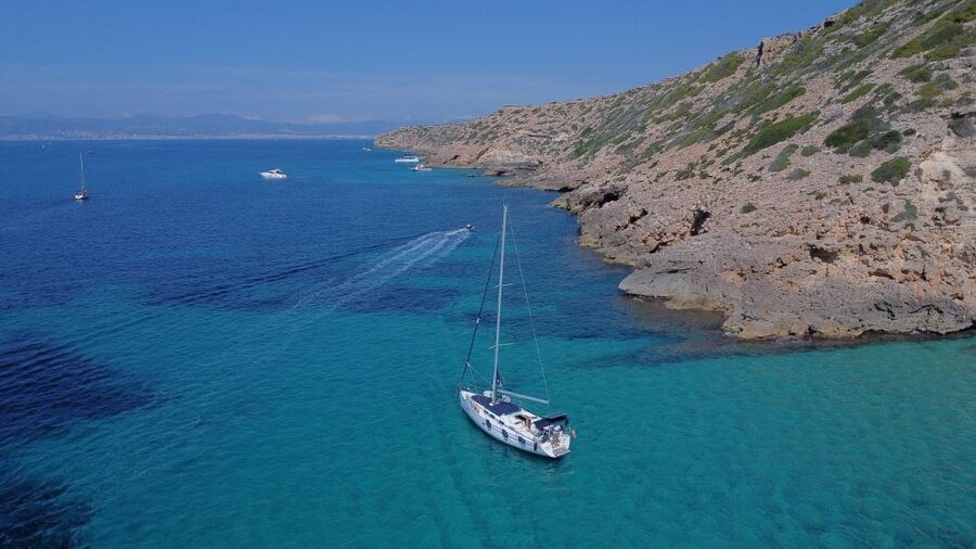 Mallorca: Cala Vella Boat Tour with Swiming, Food, & Drinks - What the 4 hours feel like: cruise, swim breaks, then chill