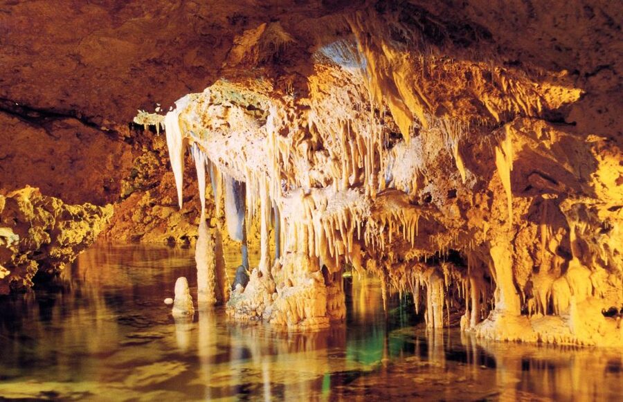 Mallorca: Caves of Hams, Blue Cave and audiovisual - Audiovisual time lapse: how they explain the cave