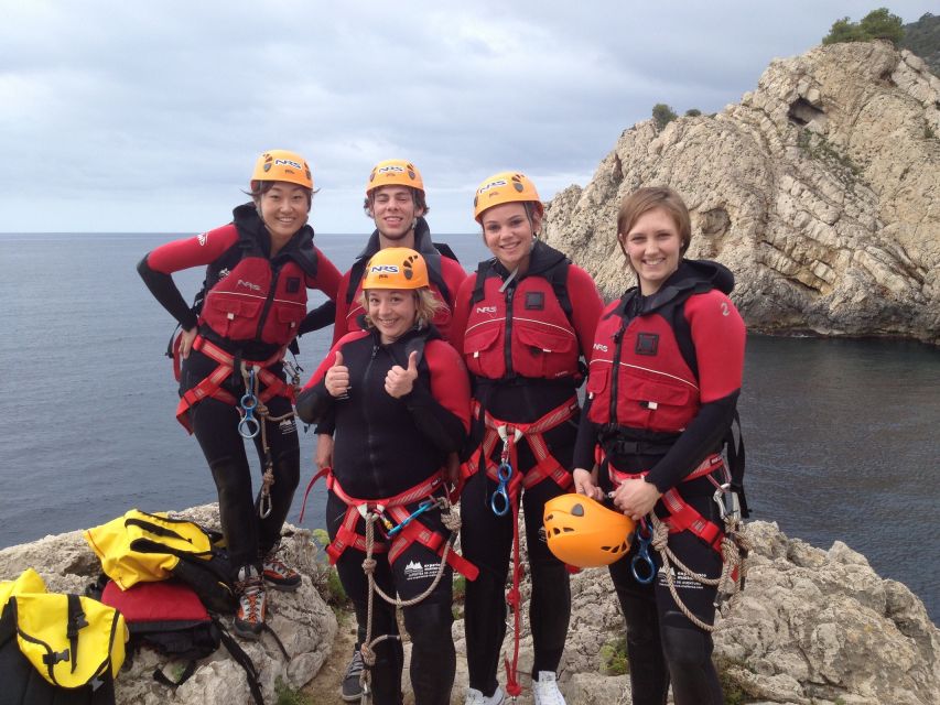 Mallorca: Cliff Jumping Adventure for Cruise Passengers - Getting there from the Port of Mallorca, and spotting your guide