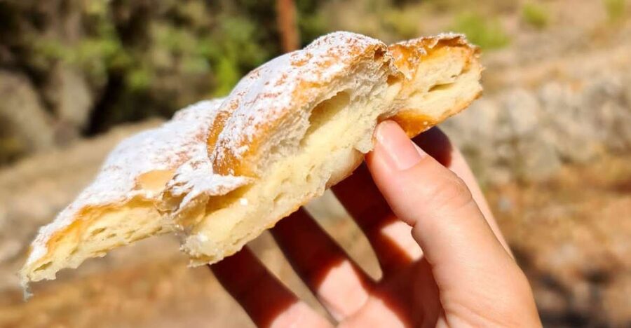 Mallorca: Day Trip to Hidden Gems of Tramuntana with Lunch - Quelitas crackers with cheese: the small bite that keeps momentum