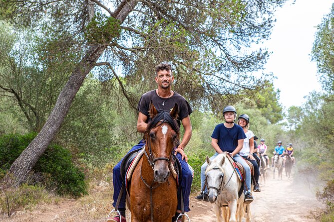 Mallorca Evening Tour: Horseback Riding, Dinner and Dance - Dinner at the ranch: BBQ buffet, included drinks, and what to expect