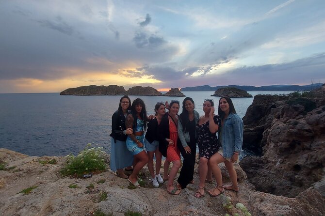 Mallorca Full-Day VIP Tour: Valldemossa, Deià & Sóller Experience - Port de Sóller Marina, Beach Time, and a Lighthouse-Walk for Photos