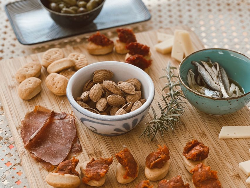 Mallorca: Gastronomic Wine Tasting & Local Delicacies - Where the Tasting Happens, Rooftop or Kitchen Table