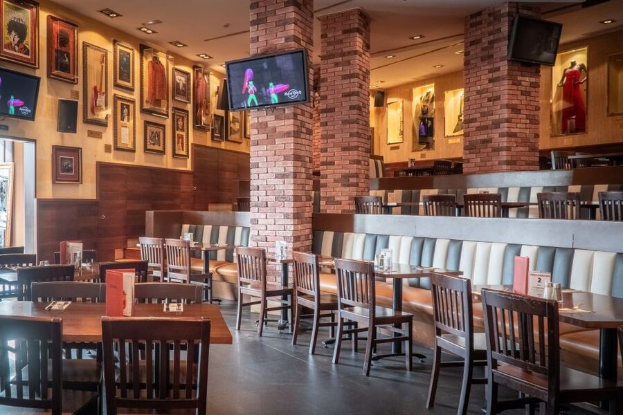 Mallorca: Hard Rock Cafe Entrance with Lunch or Dinner - Timing, pacing, and a small group limit that can change the vibe