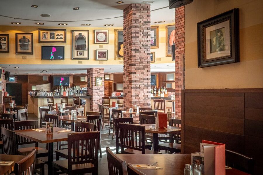 Mallorca: Hard Rock Cafe Entrance with Lunch or Dinner - Potential gotchas: limited choices and confirming drinks