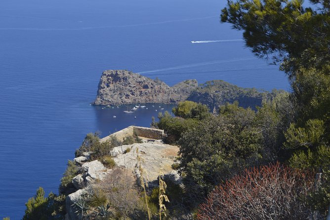 Mallorca Hidden Marvels: Guided Routes for Small Groups - Passing Lloret de Vista Alegre: you hear the tradition without stopping