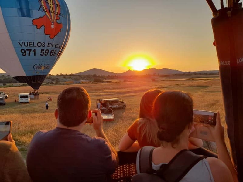 Mallorca: Hot Air Balloon Flight with Private Options - Meeting at the Globodromo Office and the Safety Briefing