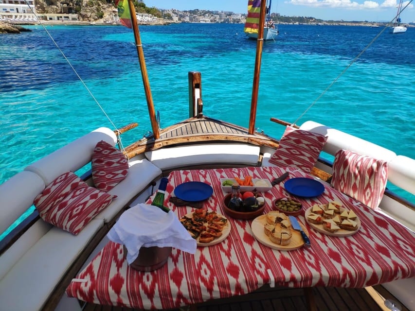 Mallorca: Llaüt Excursion around Palma with food and drinks - The onboard tapas meal: what you actually eat