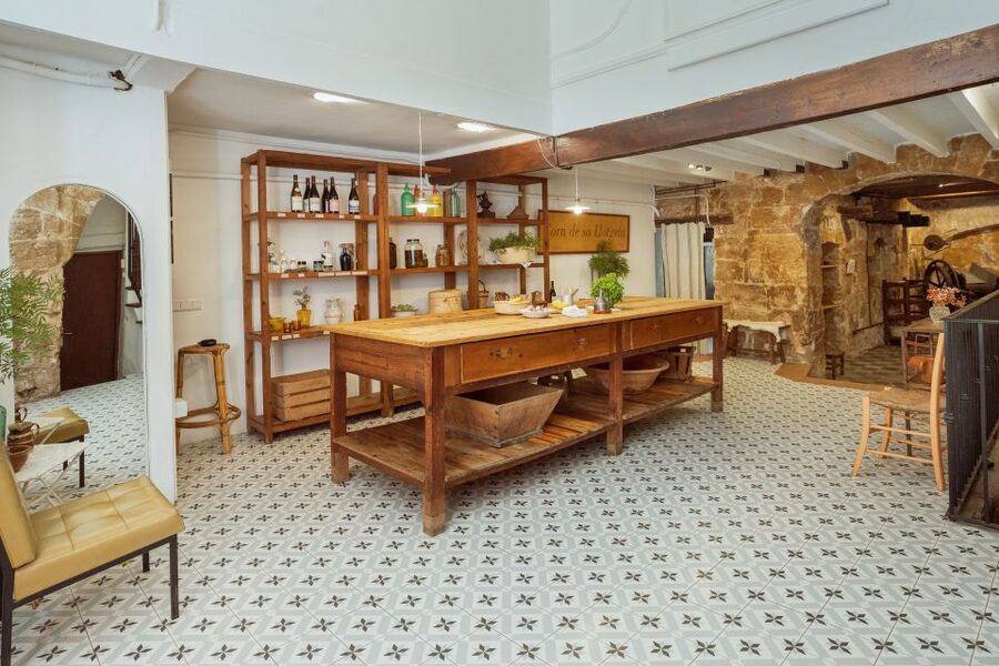 Mallorca: Market Visit and Traditional Cooking Workshop - Forn de la Llotgeta: why a historic bakery-type setting changes the vibe
