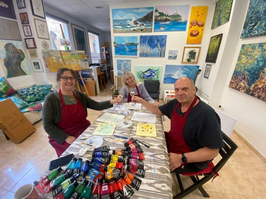 Mallorca: Painting like Miró - Drinks, snacks, and the small-gallery vibe in Porto Cristo