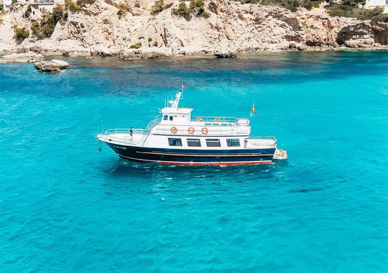 Mallorca: Palma Boat Tour & Snorkeling with Drink Included - What the crew adds: friendliness and active attention