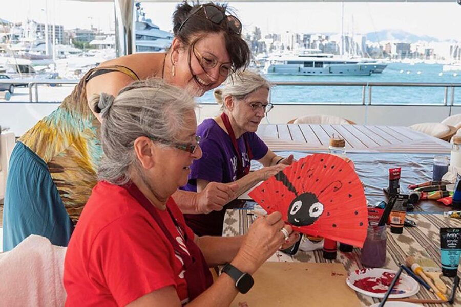 Mallorca/Porto Cristo: Design your own Spanish hand fan - Where the workshop starts: Margarita Gallery in Porto Cristo