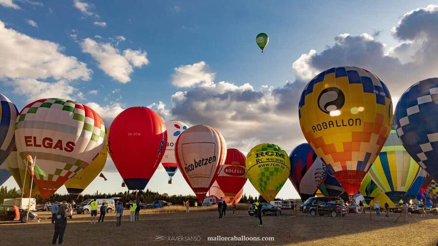 Mallorca: Sunset Balloon ride - Takeoff that feels like slow motion romance